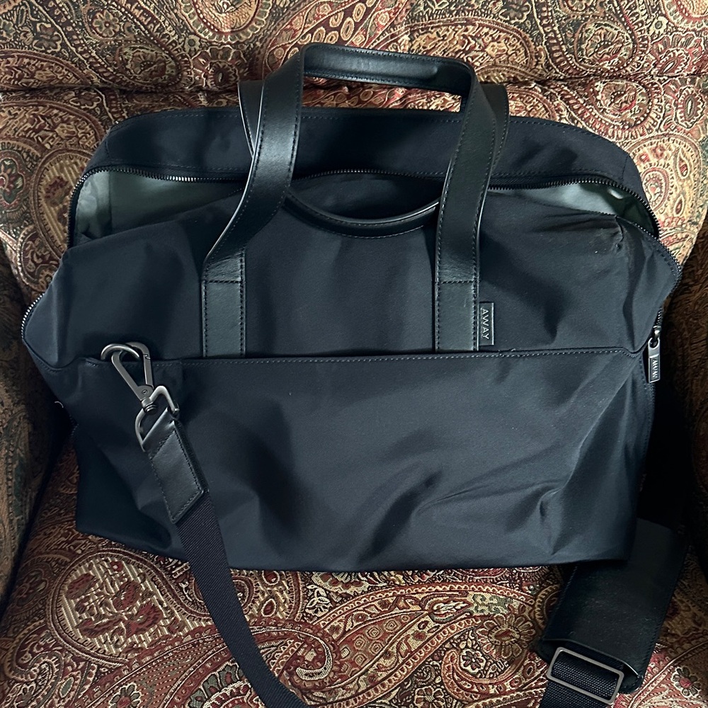 AWAY Everywhere Bag in black-like new. Used one time.